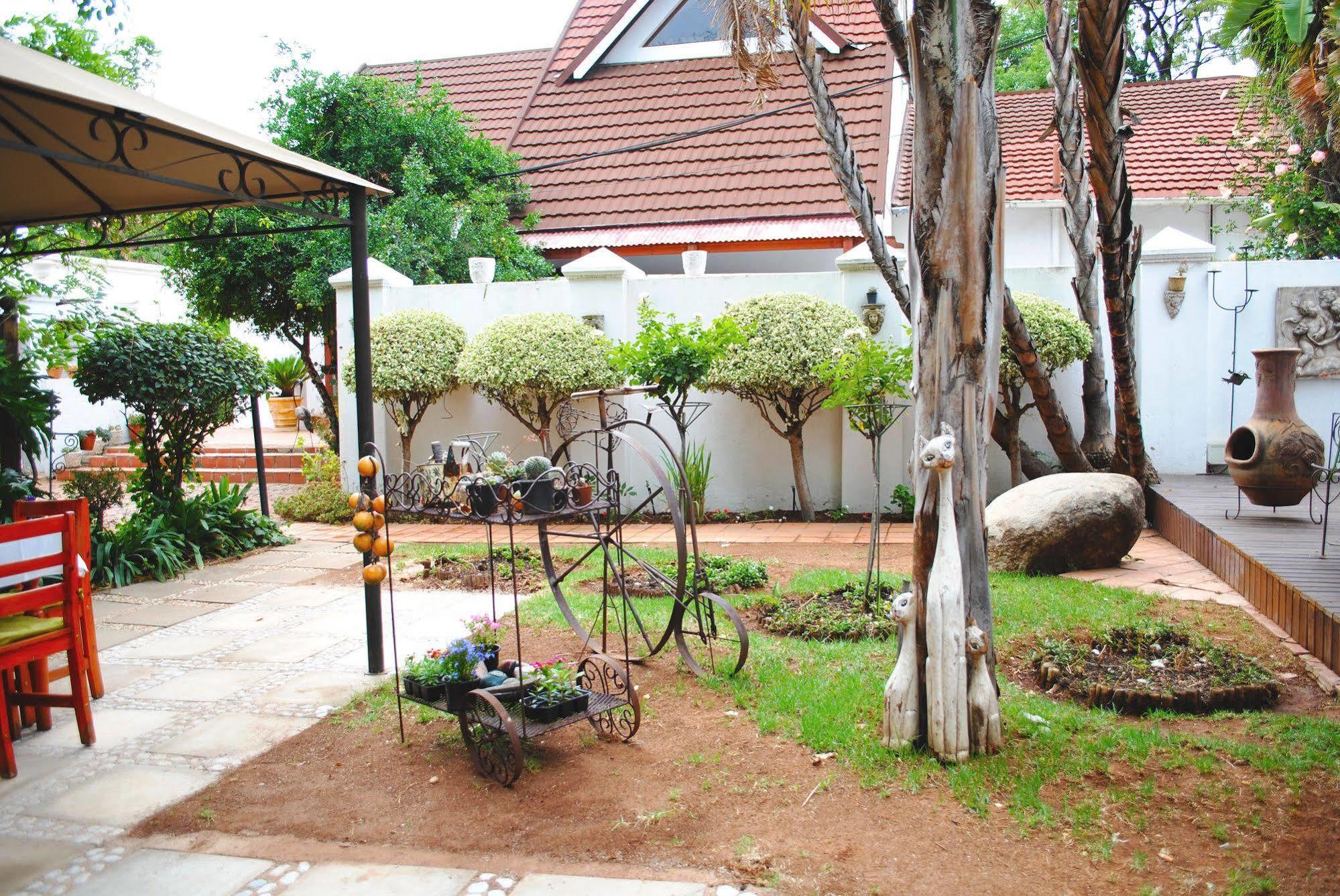 Brooklyn Guesthouses Pretoria Exterior photo
